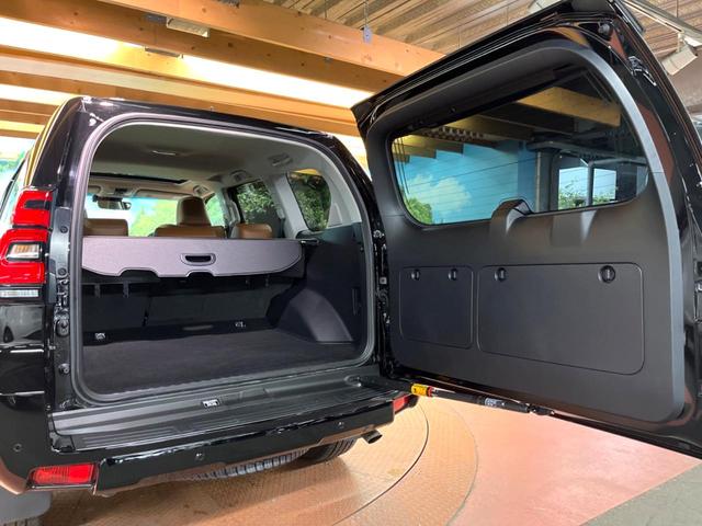 ランドクルーザープラド ＴＸ　Ｌパッケージ　７０ｔｈアニバーサリーリミテッド　禁煙車　サンルーフ　９型ディスプレイオーディオ　全周囲カメラ　レーダークルーズ　セーフティーセンス　合皮シート　ベンチレーション　パワーシート　ＬＥＤヘッド＆フォグ　オートハイビーム　ＥＴＣ（65枚目）