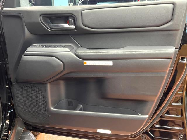 ランドクルーザー250 VX 禁煙 サンルーフ トヨタチームメイト 12型ディスプレイ 全周囲カメラ デジタルミラー ブラインドスポットモニター デフロック 丸目LEDヘッド 電動リアゲート 黒革 シートベンチレーション ETC(31枚目)