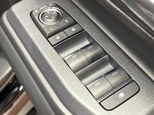 ランドクルーザー250 VX 禁煙 サンルーフ トヨタチームメイト 12型ディスプレイ 全周囲カメラ デジタルミラー ブラインドスポットモニター デフロック 丸目LEDヘッド 電動リアゲート 黒革 シートベンチレーション ETC(32枚目)