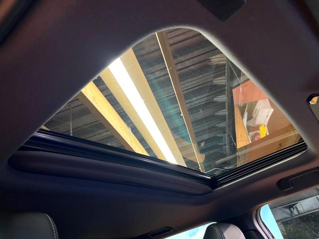 ランドクルーザー２５０ ＶＸ　禁煙車　サンルーフ　トヨタチームメイト　１２型ディスプレイ　全周囲カメラ　レーダークルーズ　ブラインドスポットモニター　デジタルミラー　黒革　シートベンチレーション　丸目ＬＥＤヘッド＆フォグ　ＥＴＣ（3枚目）