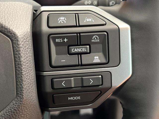 ランドクルーザー２５０ ＶＸ　禁煙車　サンルーフ　トヨタチームメイト　１２型ディスプレイ　全周囲カメラ　レーダークルーズ　ブラインドスポットモニター　デジタルミラー　黒革　シートベンチレーション　丸目ＬＥＤヘッド＆フォグ　ＥＴＣ（6枚目）