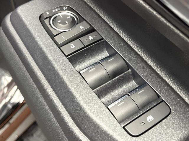 ランドクルーザー２５０ ＶＸ　禁煙車　サンルーフ　トヨタチームメイト　１２型ディスプレイ　全周囲カメラ　レーダークルーズ　ブラインドスポットモニター　デジタルミラー　黒革　シートベンチレーション　丸目ＬＥＤヘッド＆フォグ　ＥＴＣ（32枚目）