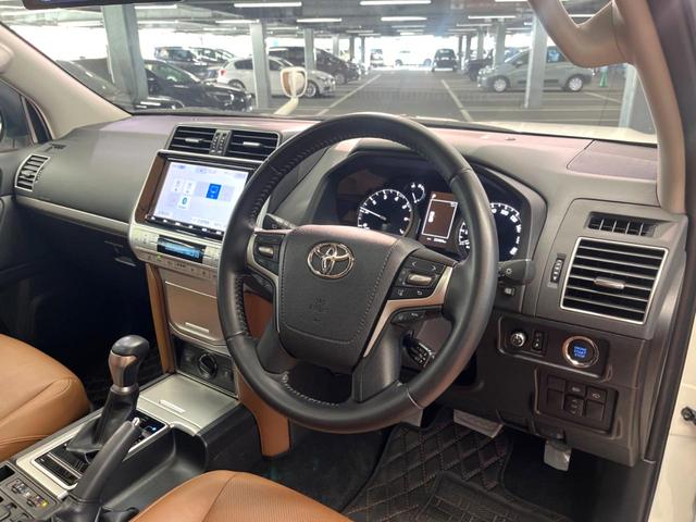 ランドクルーザープラド TX Lパッケージ 70thアニバーサリーリミテッド 禁煙 7人 純正9型ナビ バックカメラ レーダークルーズ 茶革 パワーシート シートベンチレーション LEDヘッド オートハイビーム クリアランスソナー ETC 純正18インチアルミ ルーフレール(26枚目)