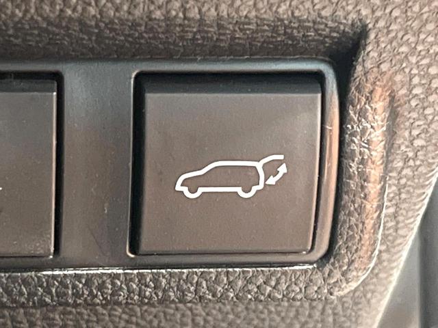 カローラクロス ハイブリッド Z 禁煙 ガラスルーフ 10型ナビ 全周囲カメラ レーダークルーズ ブラインドスポットモニター 電動リアゲート シートヒーター ハーフレザー LEDヘッド オートハイビーム 純正18インチアルミ ETC(8枚目)