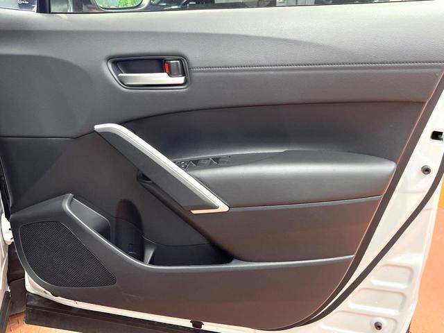 カローラクロス ハイブリッド Z 禁煙 ガラスルーフ 10型ナビ 全周囲カメラ レーダークルーズ ブラインドスポットモニター 電動リアゲート シートヒーター ハーフレザー LEDヘッド オートハイビーム 純正18インチアルミ ETC(30枚目)