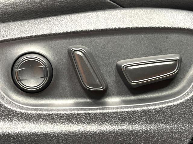 カローラクロス ハイブリッド Z 禁煙 ガラスルーフ 10型ナビ 全周囲カメラ レーダークルーズ ブラインドスポットモニター 電動リアゲート シートヒーター ハーフレザー LEDヘッド オートハイビーム 純正18インチアルミ ETC(32枚目)