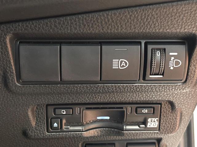 カローラクロス ハイブリッド Z 禁煙 ガラスルーフ 10型ナビ 全周囲カメラ レーダークルーズ ブラインドスポットモニター 電動リアゲート シートヒーター ハーフレザー LEDヘッド オートハイビーム 純正18インチアルミ ETC(33枚目)