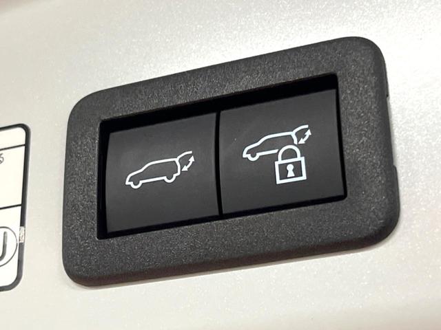 カローラクロス ハイブリッド Z 禁煙 ガラスルーフ 10型ナビ 全周囲カメラ レーダークルーズ ブラインドスポットモニター 電動リアゲート シートヒーター ハーフレザー LEDヘッド オートハイビーム 純正18インチアルミ ETC(57枚目)