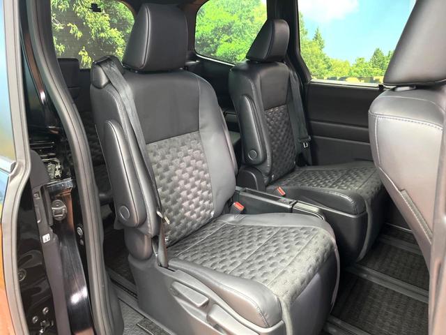 ヴォクシー S-Z 禁煙 快適利便パック 純正10型ナビ フリップダウン 全周囲カメラ レーダークルーズ セーフティセンス デジタルミラー 電動リアゲート シートヒーター ハーフレザー 三眼LED 純正17インチアルミ(12枚目)