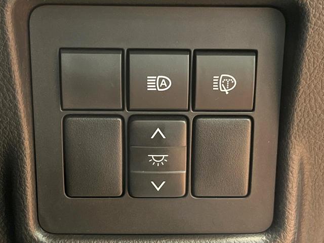ランドクルーザープラド TX Lパッケージ マットブラックエディション 禁煙車 サンルーフ 純正ナビ 全周囲カメラ レーダークルーズ パワーシート ブラインドスポットモニター オートマチックハイビーム シートベンチレーション 黒革シート LEDヘッド 純正18インチアルミ(9枚目)