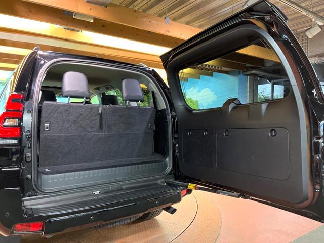 ランドクルーザープラド TX Lパッケージ マットブラックエディション 禁煙車 サンルーフ 純正ナビ 全周囲カメラ レーダークルーズ パワーシート ブラインドスポットモニター オートマチックハイビーム シートベンチレーション 黒革シート LEDヘッド 純正18インチアルミ(62枚目)