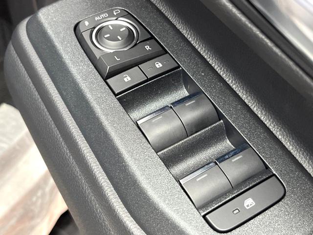 ランドクルーザー250 VX 禁煙車 7人乗り サンルーフ 純正12型ナビ 全周囲カメラ JBLサウンド デジタルインナーミラー ブラインドスポットモニター レーダークルーズ 電動リアゲート 黒側 シートベンチレーション ETC(32枚目)