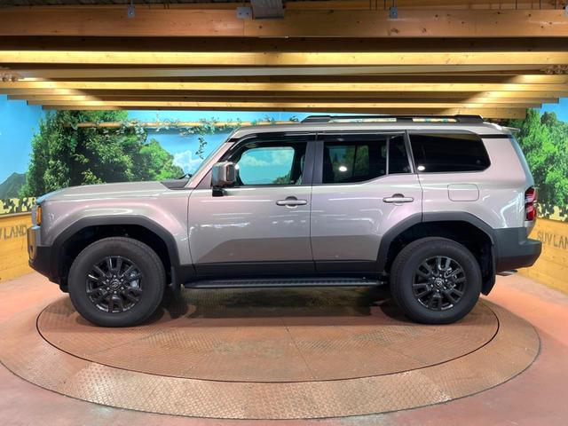 ランドクルーザー250 VX 禁煙車 7人乗り サンルーフ 純正12型ナビ 全周囲カメラ JBLサウンド デジタルインナーミラー ブラインドスポットモニター レーダークルーズ 電動リアゲート 黒側 シートベンチレーション ETC(60枚目)