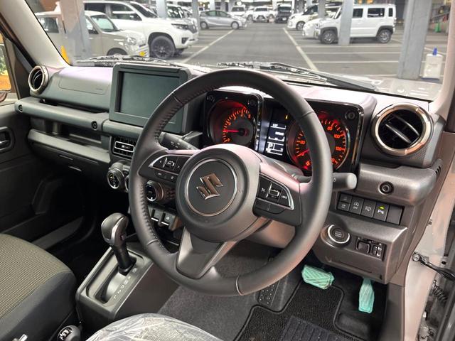 ジムニー ＸＣ　届出済未使用車　衝突軽減装置　クルコン　クリアランスソナー　オートハイビーム　シートヒーター　ダウンヒルアシスト　アイドリングストップ　電動格納ミラー　キーレス　スマートキー（21枚目）