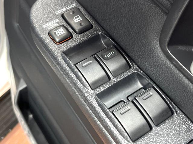 ランドクルーザー70 AX 禁煙車 9型ナビ バックカメラ 衝突軽減装置 ハーフレザーシート LEDヘッドライト デジタルミラー 車線逸脱警報 オートライト 16インチアルミ(30枚目)