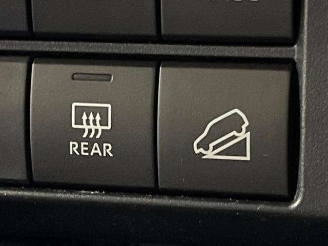 ランドクルーザー７０ ＡＸ　禁煙車　ＳＤナビフルセグ　衝突軽減装置　クルコン　レーンキープ　横滑り防止装置　ダウンヒルアシスト　ＬＥＤヘッド＆フォグ　プライバシーガラス　バックカメラ　Ｂｌｕｅｔｏｏｔｈ　ＥＴＣ（8枚目）