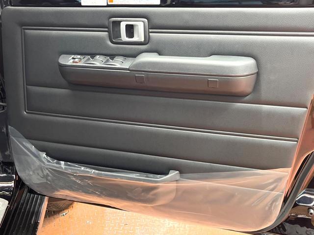 ランドクルーザー７０ ＡＸ　禁煙車　ＳＤナビフルセグ　衝突軽減装置　クルコン　レーンキープ　横滑り防止装置　ダウンヒルアシスト　ＬＥＤヘッド＆フォグ　プライバシーガラス　バックカメラ　Ｂｌｕｅｔｏｏｔｈ　ＥＴＣ（29枚目）