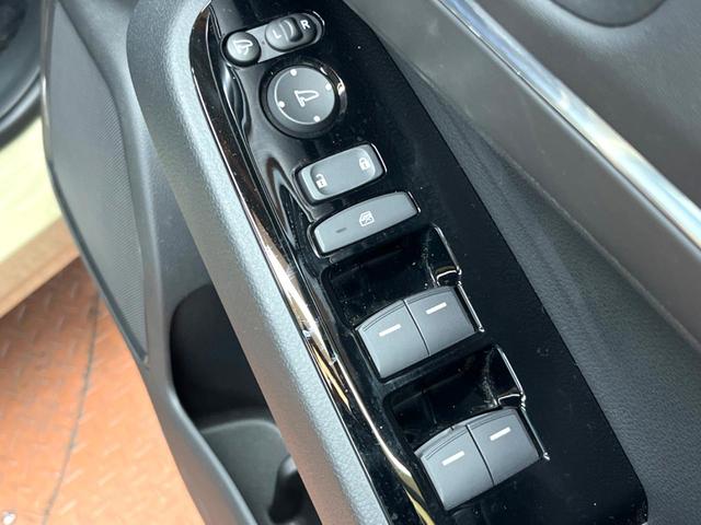ヴェゼル e:HEV Z 禁煙車 純正SDナビ バックカメラ 衝突軽減装置 レーダークルーズ 電動リアゲート ハーフレザー シートヒーター LEDヘッド ブラインドスポットモニター 純正18インチアルミ(30枚目)