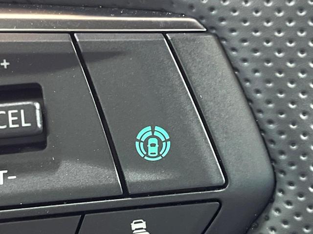 アウトランダーＰＨＥＶ Ｐ　サンルーフ　ＢＯＳＥサウンド　メーカーナビ　全周囲カメラ　マイパイロット　ブラインドスポットモニター　パワーバックドア　メモリーシート　革シート　ＬＥＤヘッド　純正２０インチアルミ　パドルシフト（7枚目）