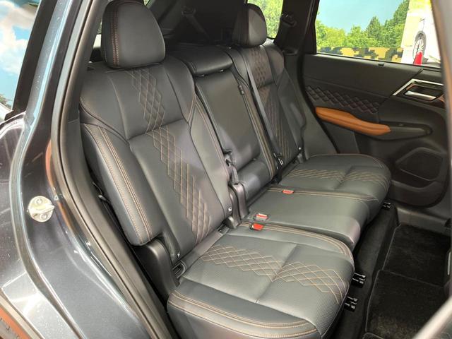 アウトランダーＰＨＥＶ Ｐ　サンルーフ　ＢＯＳＥサウンド　メーカーナビ　全周囲カメラ　マイパイロット　ブラインドスポットモニター　パワーバックドア　メモリーシート　革シート　ＬＥＤヘッド　純正２０インチアルミ　パドルシフト（12枚目）