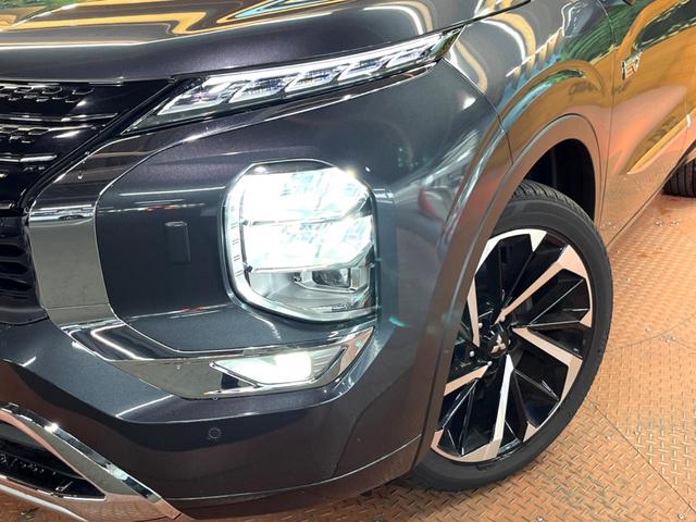 アウトランダーＰＨＥＶ Ｐ　サンルーフ　ＢＯＳＥサウンド　メーカーナビ　全周囲カメラ　マイパイロット　ブラインドスポットモニター　パワーバックドア　メモリーシート　革シート　ＬＥＤヘッド　純正２０インチアルミ　パドルシフト（15枚目）