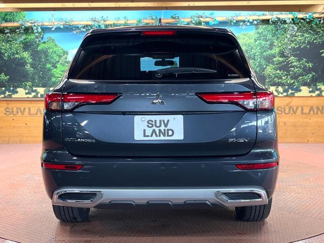 アウトランダーＰＨＥＶ Ｐ　サンルーフ　ＢＯＳＥサウンド　メーカーナビ　全周囲カメラ　マイパイロット　ブラインドスポットモニター　パワーバックドア　メモリーシート　革シート　ＬＥＤヘッド　純正２０インチアルミ　パドルシフト（18枚目）