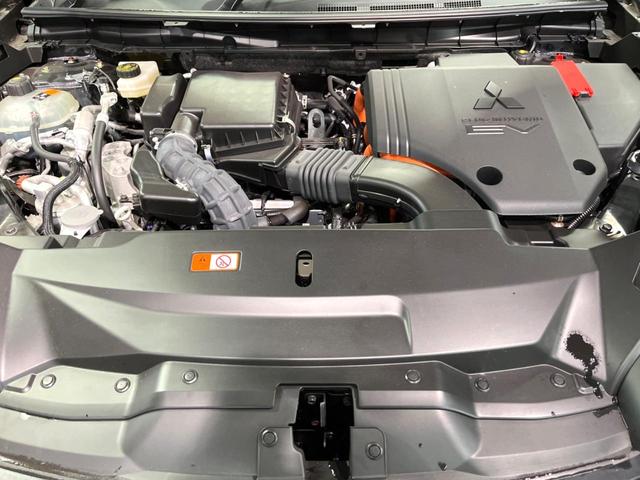 アウトランダーＰＨＥＶ Ｐ　サンルーフ　ＢＯＳＥサウンド　メーカーナビ　全周囲カメラ　マイパイロット　ブラインドスポットモニター　パワーバックドア　メモリーシート　革シート　ＬＥＤヘッド　純正２０インチアルミ　パドルシフト（19枚目）