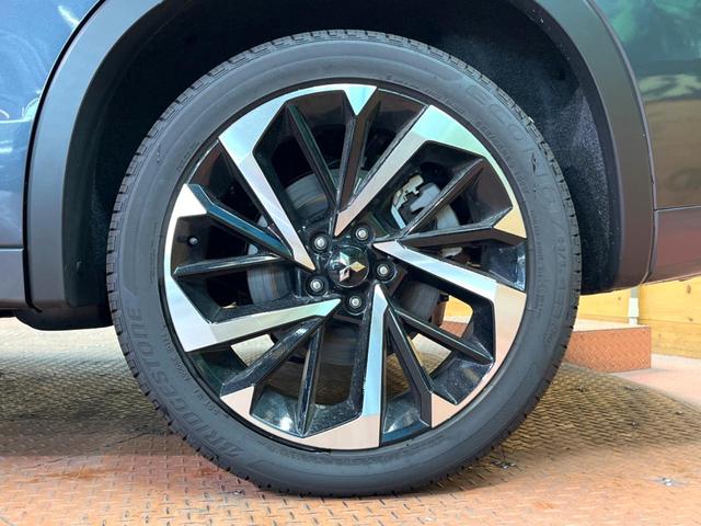 アウトランダーＰＨＥＶ Ｐ　サンルーフ　ＢＯＳＥサウンド　メーカーナビ　全周囲カメラ　マイパイロット　ブラインドスポットモニター　パワーバックドア　メモリーシート　革シート　ＬＥＤヘッド　純正２０インチアルミ　パドルシフト（32枚目）