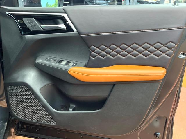 アウトランダーＰＨＥＶ Ｐ　サンルーフ　ＢＯＳＥサウンド　メーカーナビ　全周囲カメラ　マイパイロット　ブラインドスポットモニター　パワーバックドア　メモリーシート　革シート　ＬＥＤヘッド　純正２０インチアルミ　パドルシフト（35枚目）