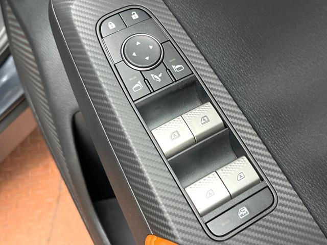 アウトランダーＰＨＥＶ Ｐ　サンルーフ　ＢＯＳＥサウンド　メーカーナビ　全周囲カメラ　マイパイロット　ブラインドスポットモニター　パワーバックドア　メモリーシート　革シート　ＬＥＤヘッド　純正２０インチアルミ　パドルシフト（37枚目）