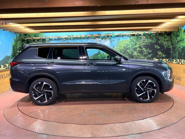 アウトランダーＰＨＥＶ Ｐ　サンルーフ　ＢＯＳＥサウンド　メーカーナビ　全周囲カメラ　マイパイロット　ブラインドスポットモニター　パワーバックドア　メモリーシート　革シート　ＬＥＤヘッド　純正２０インチアルミ　パドルシフト（59枚目）