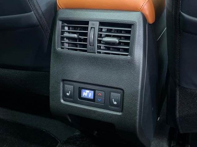 アウトランダーＰＨＥＶ Ｐ　サンルーフ　ＢＯＳＥサウンド　メーカーナビ　全周囲カメラ　マイパイロット　ブラインドスポットモニター　パワーバックドア　メモリーシート　革シート　ＬＥＤヘッド　純正２０インチアルミ　パドルシフト（62枚目）