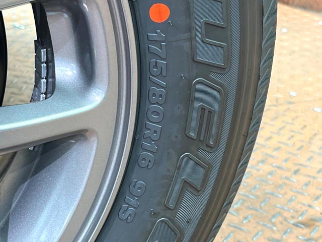 ジムニー ＸＣ　届出済未使用車　クルコン　シートヒーター　ダウンヒルアシスト　ＬＥＤヘッド＆フォグ　純正１６インチアルミ　横滑り防止装置　アイドリングストップ　スマートキー　オートライト　オートエアコン（29枚目）