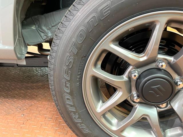 ジムニー ＸＣ　届出済未使用車　クルコン　シートヒーター　ダウンヒルアシスト　ＬＥＤヘッド＆フォグ　純正１６インチアルミ　横滑り防止装置　アイドリングストップ　スマートキー　オートライト　オートエアコン（30枚目）