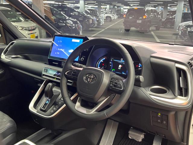 ヴォクシー ハイブリッドS-Z 禁煙車 両側電動スライド 10型ナビ 全周囲カメラ 衝突軽減装置 レーダークルーズ ハーフレザー シートヒーター コーナーセンサー レーンキープ 三眼LEDヘッド パーキングアシスト デジタルミラー(22枚目)
