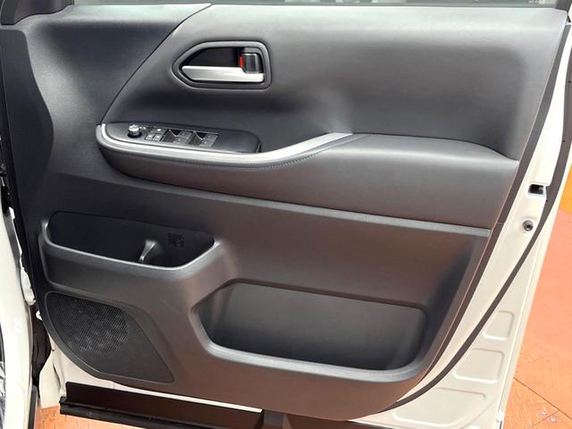 ヴォクシー ハイブリッドS-Z 禁煙車 両側電動スライド 10型ナビ 全周囲カメラ 衝突軽減装置 レーダークルーズ ハーフレザー シートヒーター コーナーセンサー レーンキープ 三眼LEDヘッド パーキングアシスト デジタルミラー(33枚目)