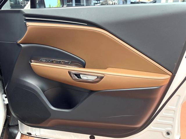 LBX リラックス 4WD 禁煙 モデリスタエアロ 9型ディスプレイ 全周囲カメラ ブラインドスポットモニター レーダークルーズ LEDヘッド オートハイビーム 電動リアゲート 茶革 シートヒーター 純正18インチアルミ(31枚目)