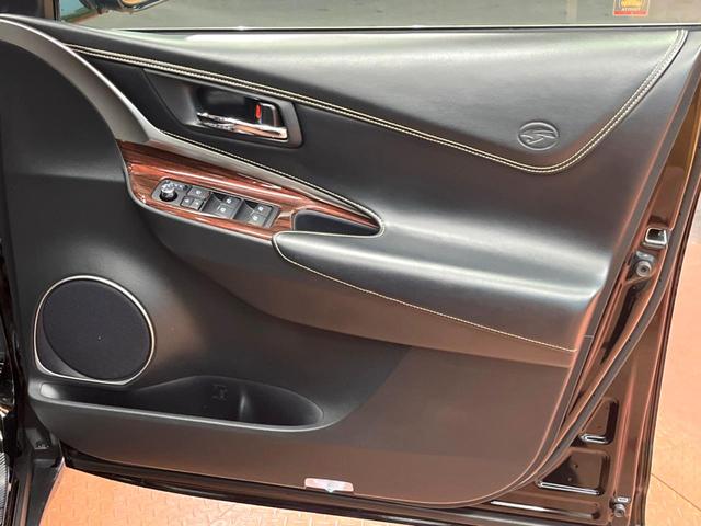 ハリアー プレミアム 禁煙車 パノラマルーフ BIG-X9型ナビフルセグ レーダークルーズ 衝突軽減装置 オートハイビーム レーンキープ 電動リアゲート パワーシート LEDヘッド&フォグ Bluetooth ETC(32枚目)