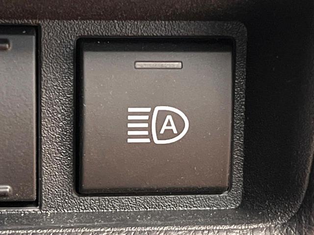 シエンタ ハイブリッドZ 全周囲カメラ 衝突被害軽減システム 禁煙車 ドラレコ 両側電動ドア コーナーセンサー スマートキー LEDヘッド ETC2.0 純正15インチアルミ オートハイビーム 車線逸脱警報 オートライト(10枚目)