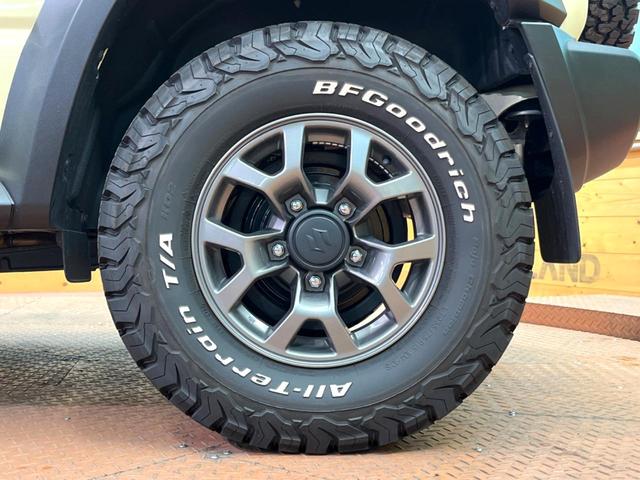 ジムニーシエラ JC 禁煙車 9型ナビ バックカメラ セーフティサポート 車線逸脱警報 クルコン シートヒーター ドラレコ ETC LEDヘッド 純正15インチアルミ フルセグTV スマートキー オートライト(28枚目)
