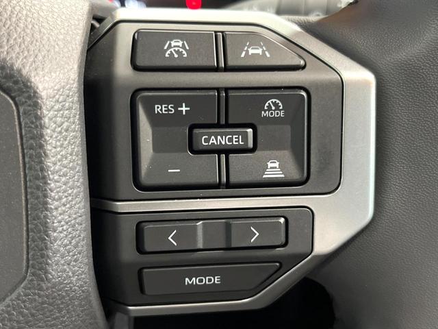 ランドクルーザー２５０ ＶＸ　禁煙　サンルーフ　純正１２型ディスプレイ　全周囲カメラ　ブラインドスポットモニター　レーダークルーズ　デジタルミラー　黒革　シートベンチレーション　丸目ＬＥＤヘッド　純正１８インチアルミ　ＥＴＣ（7枚目）