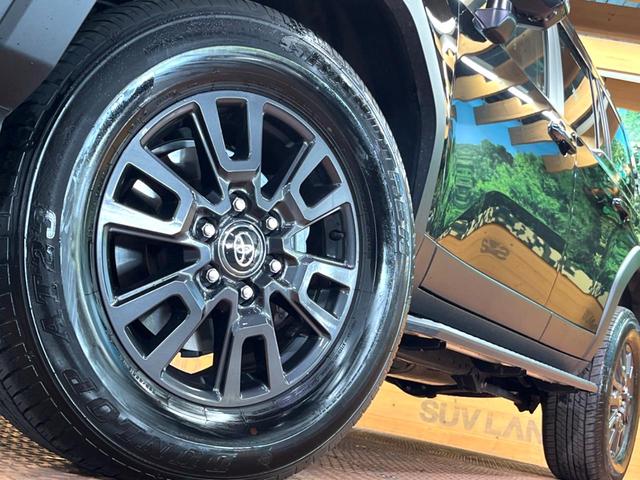 ランドクルーザー２５０ ＶＸ　禁煙　サンルーフ　純正１２型ディスプレイ　全周囲カメラ　ブラインドスポットモニター　レーダークルーズ　デジタルミラー　黒革　シートベンチレーション　丸目ＬＥＤヘッド　純正１８インチアルミ　ＥＴＣ（17枚目）