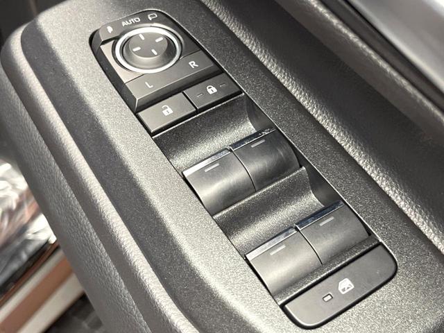 ランドクルーザー２５０ ＶＸ　禁煙　サンルーフ　純正１２型ディスプレイ　全周囲カメラ　ブラインドスポットモニター　レーダークルーズ　デジタルミラー　黒革　シートベンチレーション　丸目ＬＥＤヘッド　純正１８インチアルミ　ＥＴＣ（33枚目）