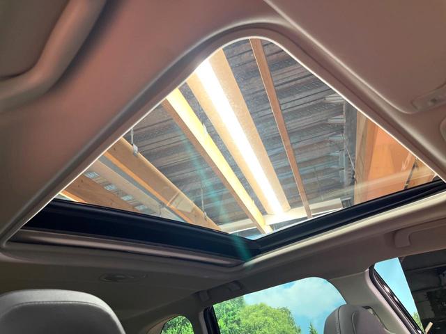 【大型サンルーフ】車内の解放感が一気に上がる大型のパノラマルーフ！季節を問わず開放的で快適なドライブをお楽しみいただけます。流通量も少なく希少価値の高い人気の装備です♪