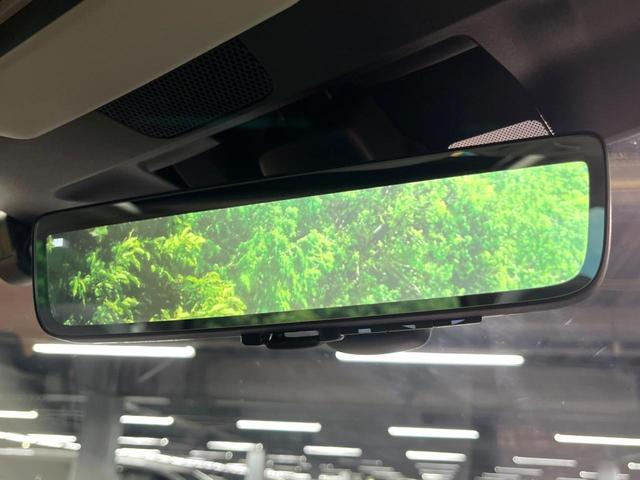 【スマートリヤビューミラー】後席の大きな荷物や同乗者で後方が確認しづらい時でも安心！カメラが撮影した車両後方の映像をルームミラー内に表示。クリアな視界で状況の確認が可能です！