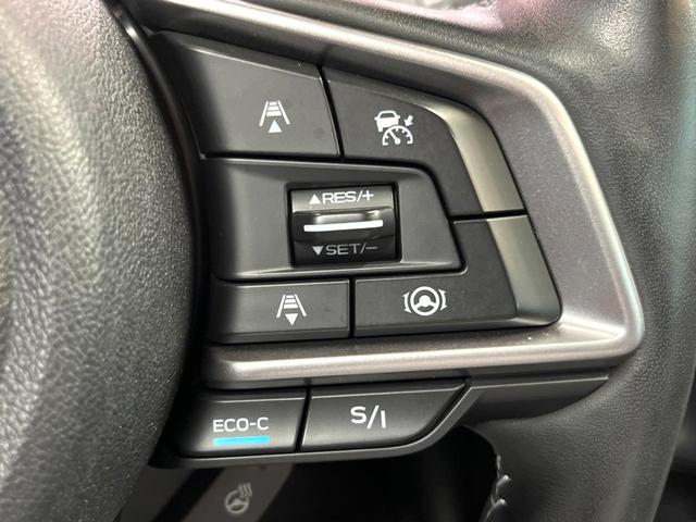 【全車速追従機能付クルーズコントロール】高速道路での長距離走行が楽に！！自動で速度を保つクルーズコントロールが、衝突軽減システムと連携し、前方の車両を感知して車間を保つように速度調節してくれます！！