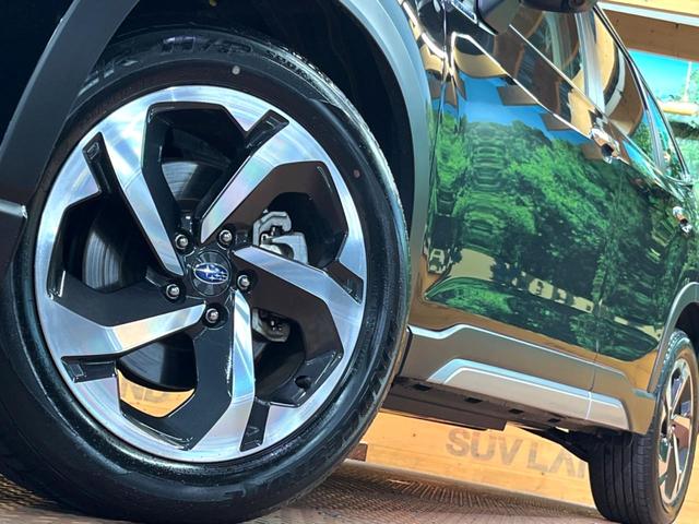 【純正１８インチアルミホイール】外観にマッチした純正アルミホイールを装着しております。各種社外アルミホイールや、スタッドレスタイヤも取扱いしております。是非ご相談ください♪