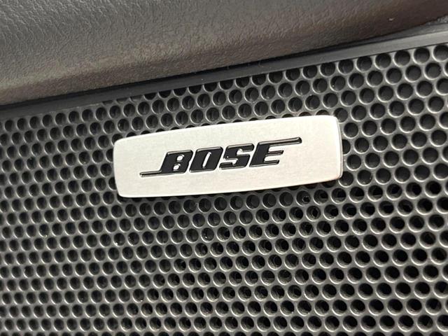 【ＢＯＳＥサウンドシステム】メーカーオプションの高品位サウンドシステムを搭載。専用のチューニングが施された大小様々なスピーカーから良質なサウンドが奏でられ、臨場感あふれる音響空間を演出します。