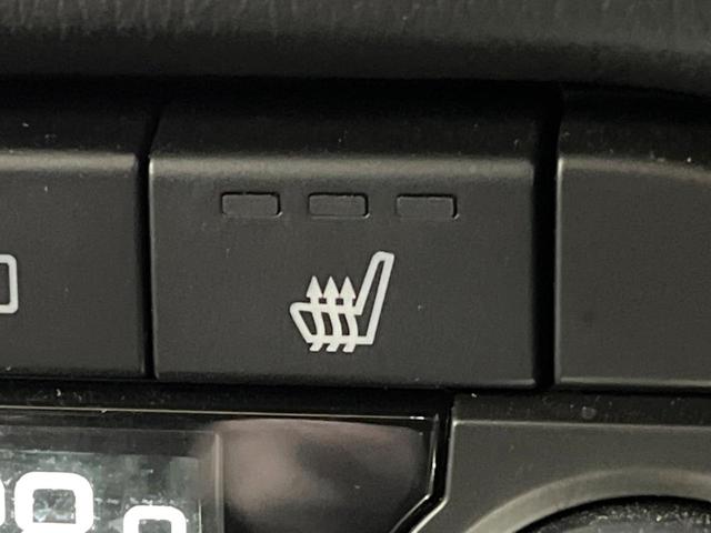 【シートヒーター】寒い日に重宝するシートヒーター！エアコンより早く温まってくれるので寒がりの人も安心ですね♪エアコンの温風は乾燥するから苦手、という方にもをおすすめです。