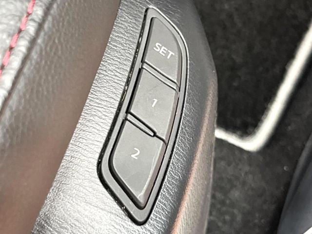 【メモリー機能付きパワーシート】ドライバーごとに設定したシート位置を記憶して、ボタン一つで切り替えできる便利な機能！運転する方が複数名いらっしゃるご家庭におすすめです♪